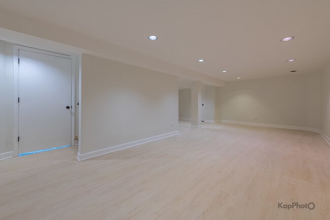 Building Photo - 102 N Waterford Dr