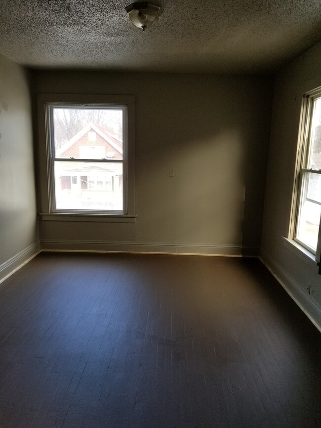 Building Photo - 609 W Cottonwood St