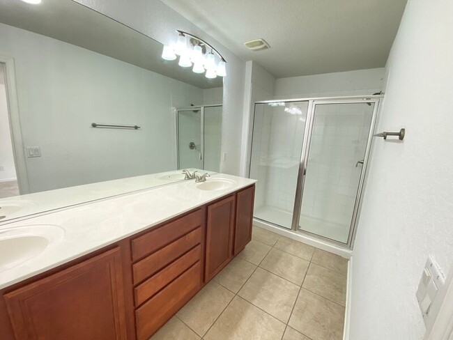 Building Photo - 12856 Salomon Cove Dr