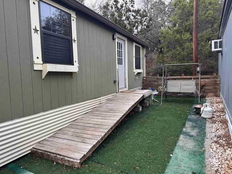 Building Photo - 132 Alma St