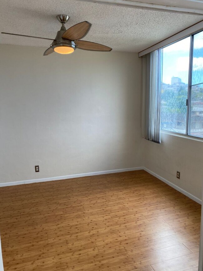 Building Photo - Leilehua - Spacious One Bedroom with Secur...