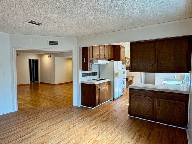 Building Photo - Charming 4-Bedroom Home on a Quiet Tree-Li...