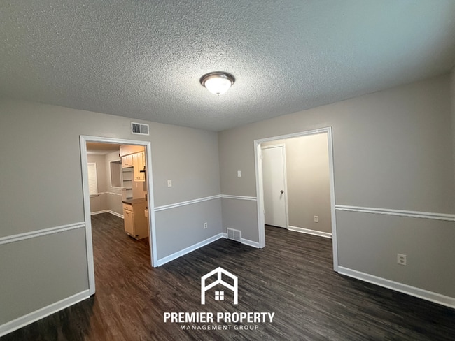 Building Photo - 3955 Castile St