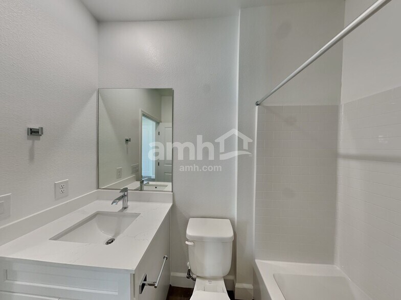 Building Photo - 264 Austin Bellerose Pl