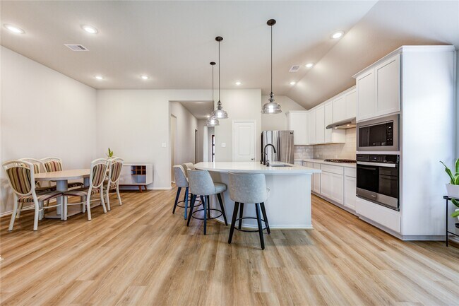 Building Photo - 31416 Cedar Elm Trl
