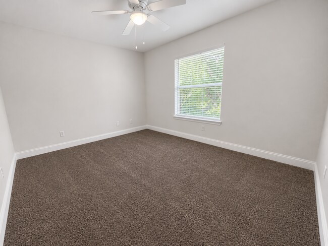 Building Photo - 1705 Creekside Ave