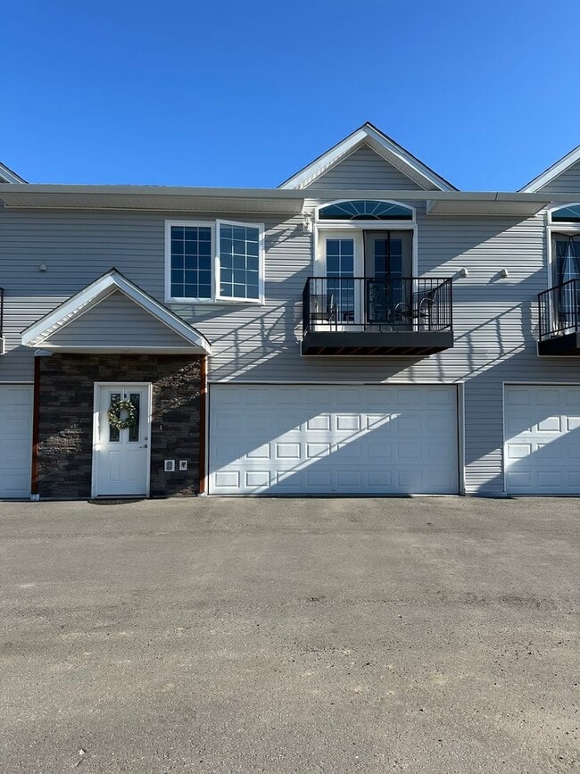Primary Photo - Large 3bd, 2.5 Bath Townhome for Rent in N...