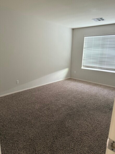 Building Photo - 7468 Morisset Ave