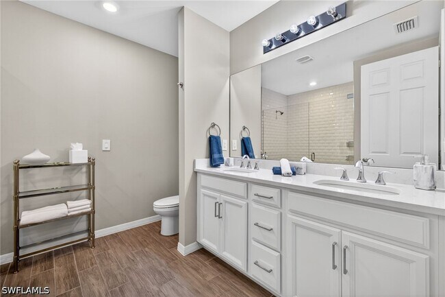 Building Photo - 14567 Edgewater Cir