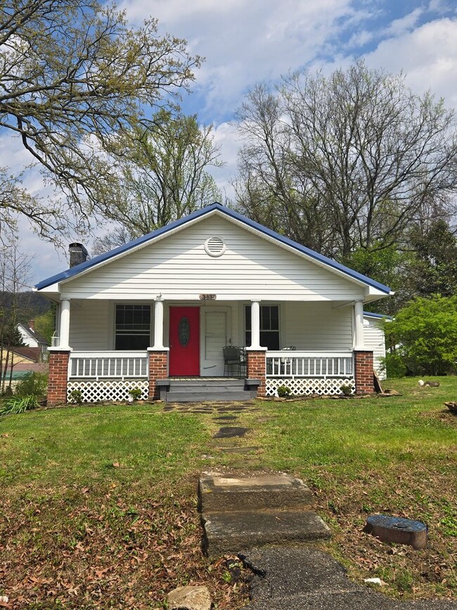 Primary Photo - 311 School St