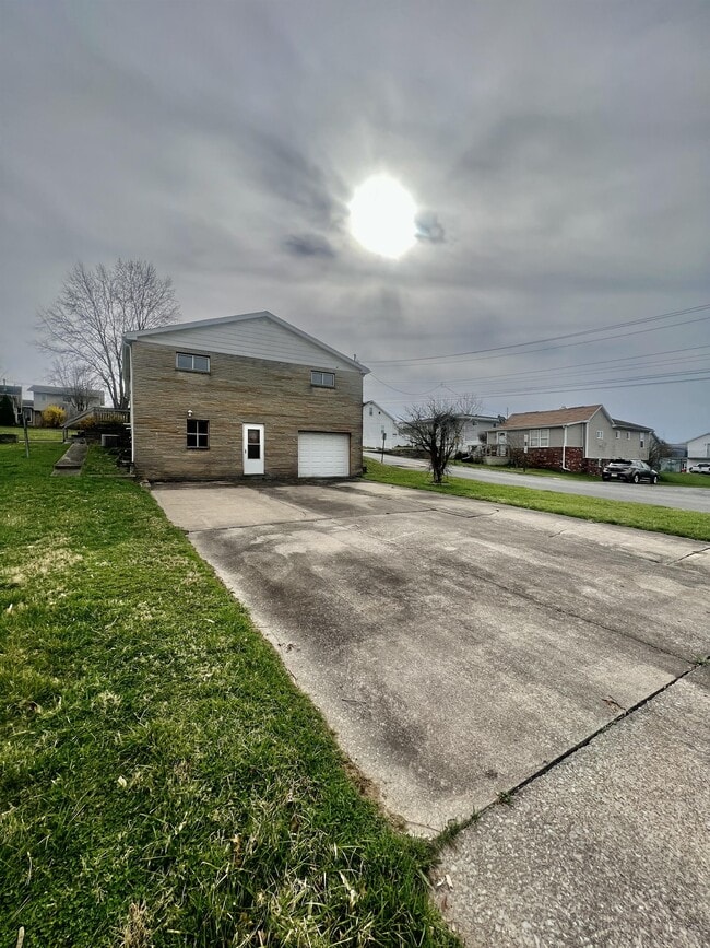 Building Photo - 516 Kensington Ave