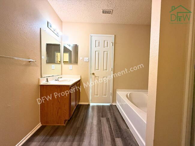 Building Photo - 2-Story 4 BR Home with Large Backyard & Game Room