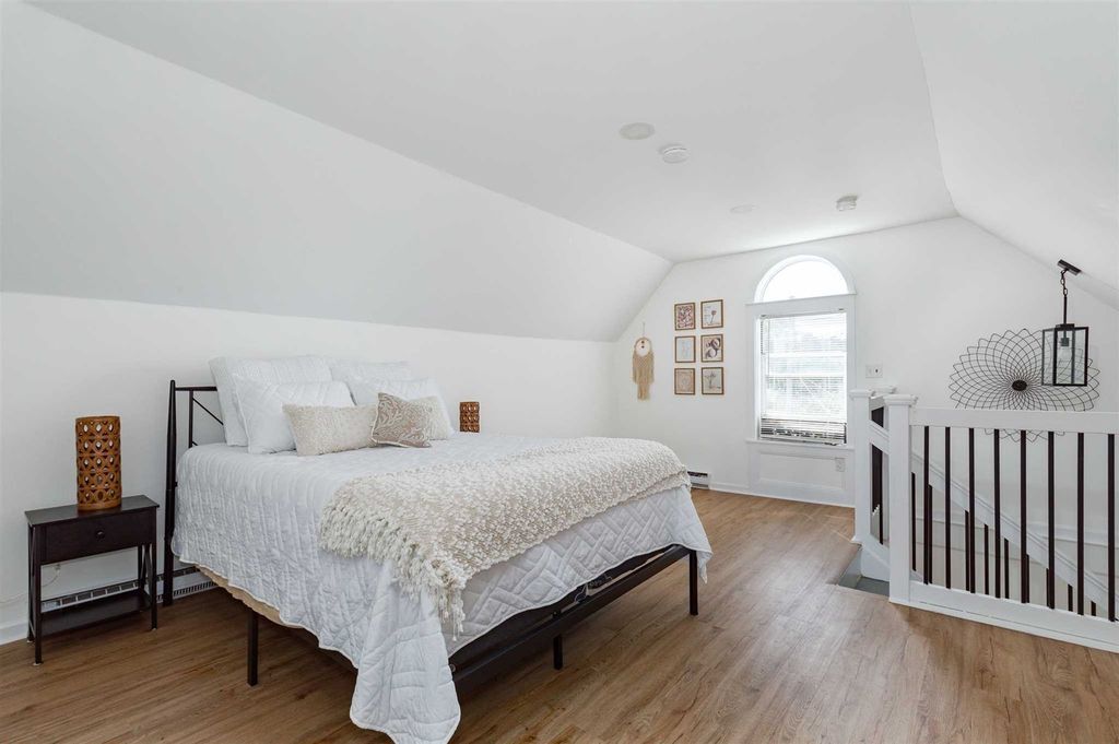 Building Photo - 48 Columbia St