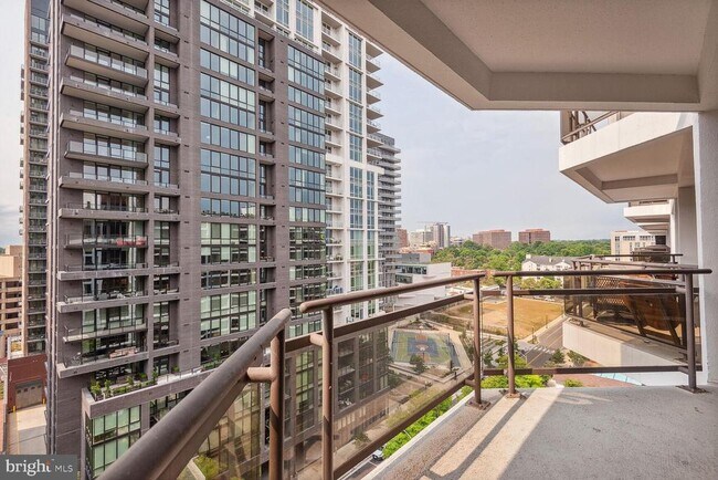 Building Photo - 1530 Key Blvd