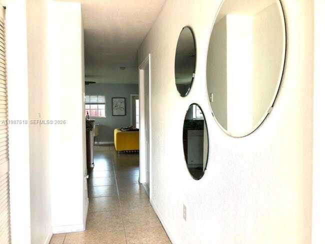 Building Photo - 3071 Riverside Dr