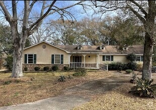 Building Photo - Moss Point 3 Bedroom