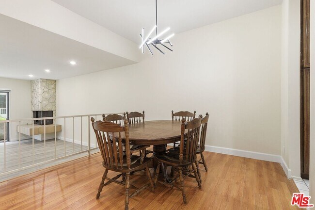 Building Photo - 1271 Stoner Ave