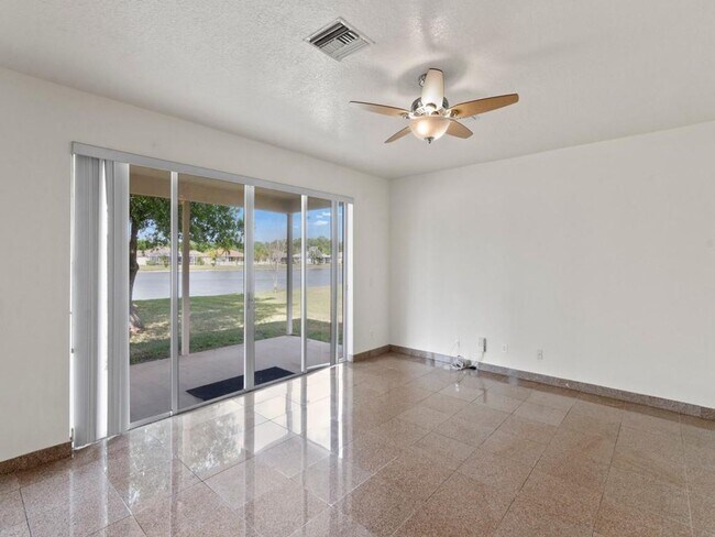 Building Photo - 4Bed/3Bath~2800 Sq Ft!~Pond View~Two Car Garage~Large Yard!