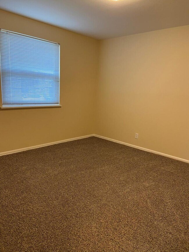 Building Photo - 2 bedroom in Seattle WA 98103