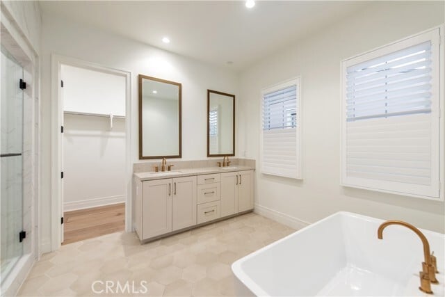 Building Photo - 114 Limone