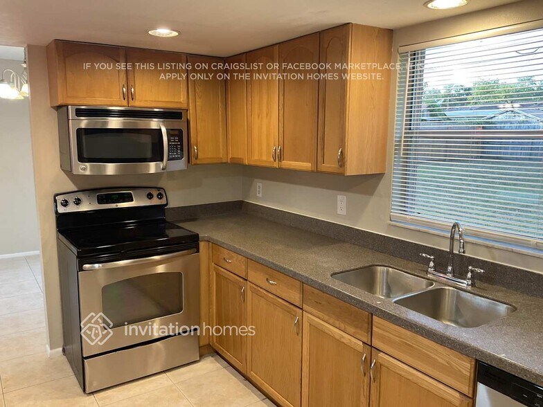 Building Photo - 11447 Walsingham Rd