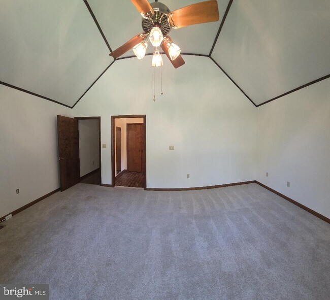 Building Photo - 5412 River Rd