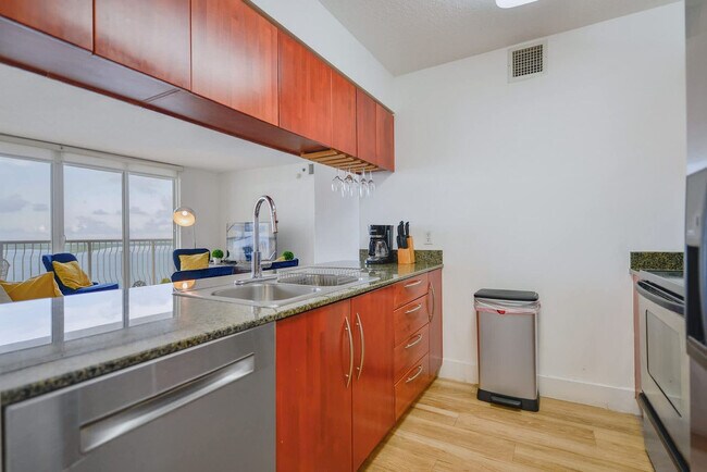 Building Photo - 1 SE 12th St