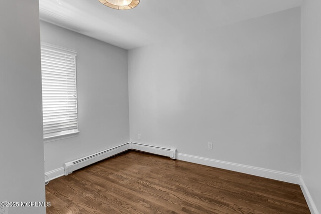 Building Photo - 608 Mercer Ave