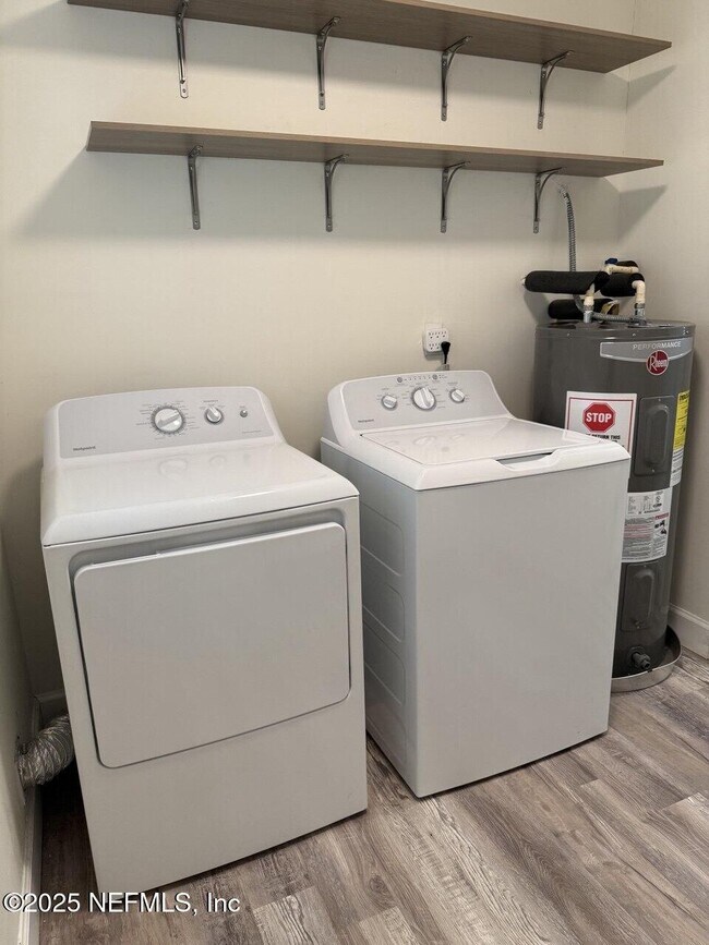 Building Photo - 7262 Kivler Dr