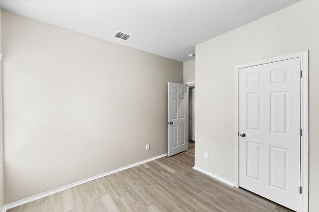 Building Photo - Comfortable Living in Converse – 3 Bedroom...