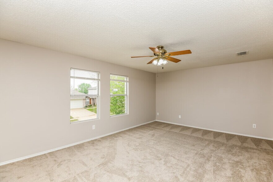 Building Photo - 4329 Meadowknoll Dr