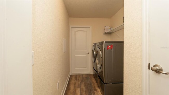 Building Photo - 6856 Wirevine Dr