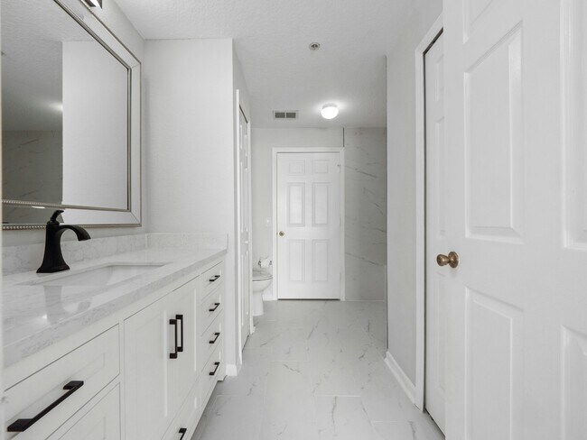 Building Photo - 8300 Elm Park Dr