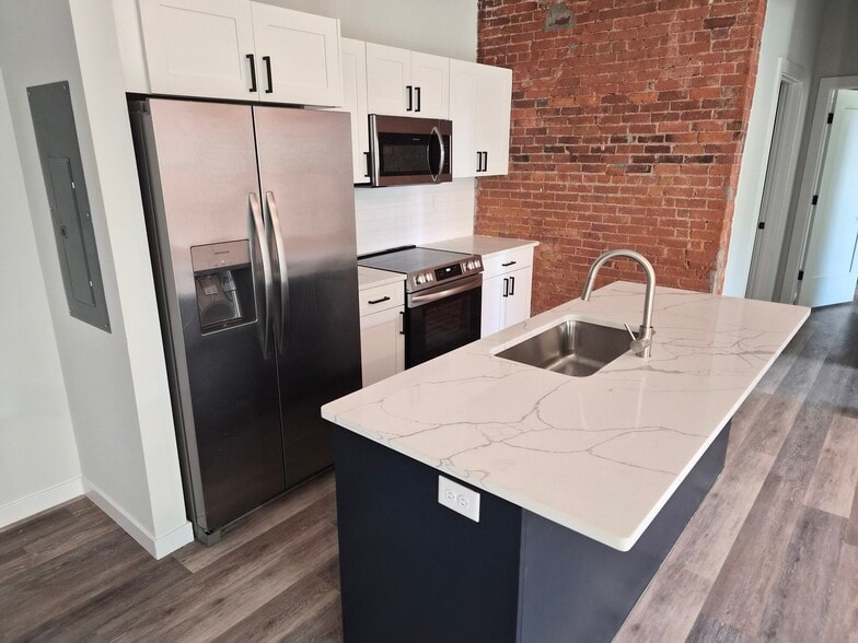 Building Photo - 36 Pleasant St