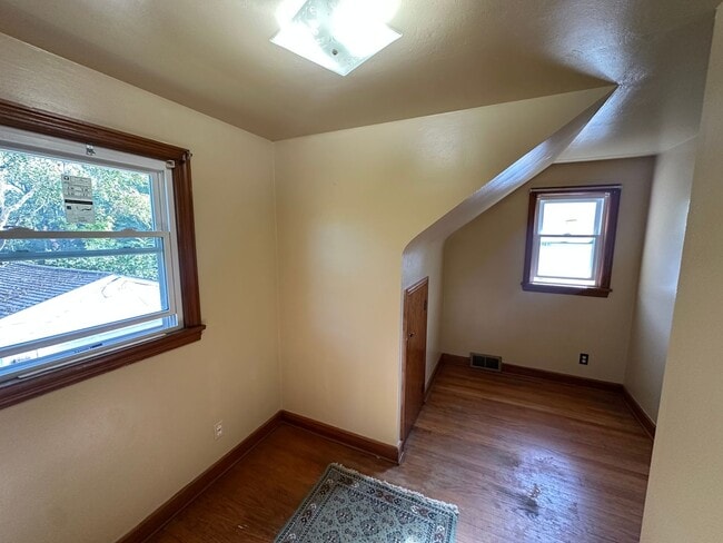 Building Photo - 644 W Judson Ave