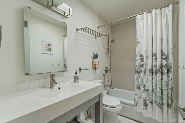 Building Photo - Mid-century Modern Home w/In-law