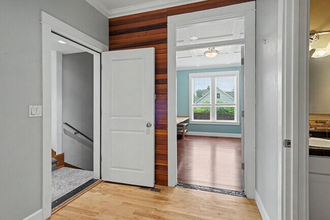 Building Photo - 1321 Chapman Hill Dr NW