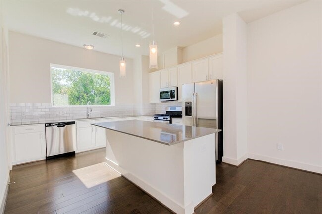 Building Photo - 4811 Martin Oaks Ln