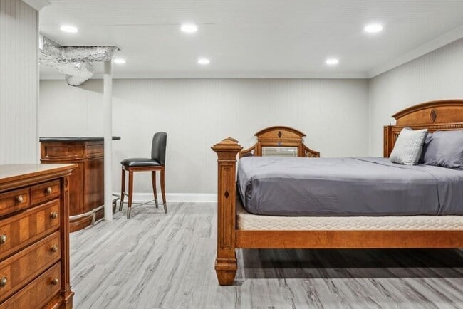 Building Photo - 4379 Tree Haven Dr NE