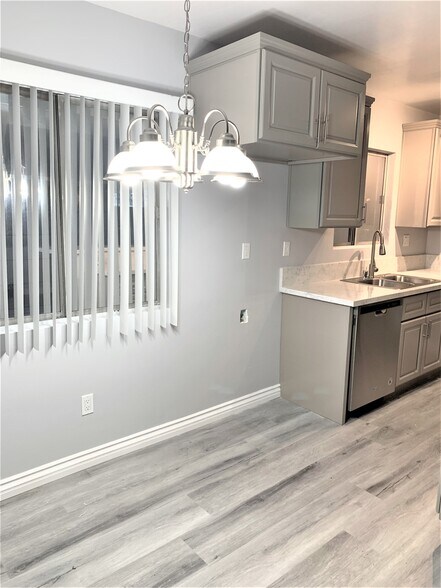 Building Photo - 129 W Chevy Chase Dr