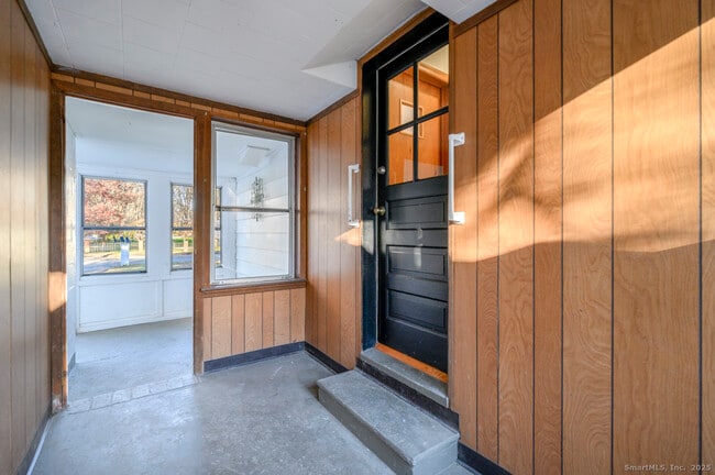 Building Photo - 34 Alpine St