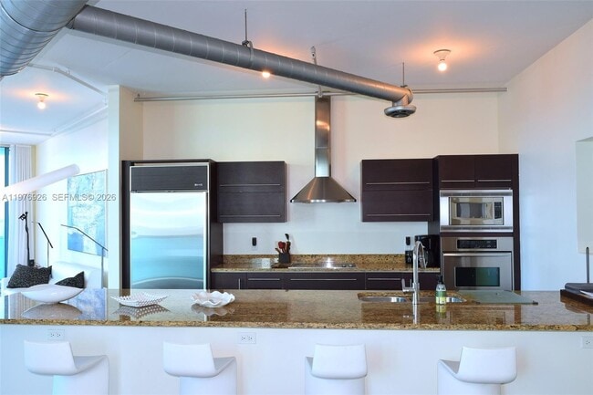 Building Photo - 700 NE 25th St