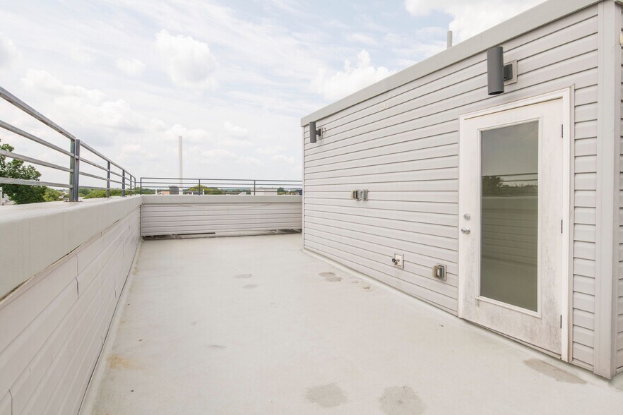 Building Photo - 1825 N Bouvier St