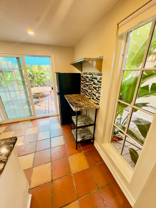 Building Photo - 726 N Peninsula Dr