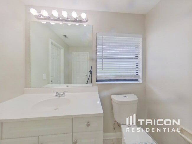 Building Photo - 1519 Carter Oaks Dr