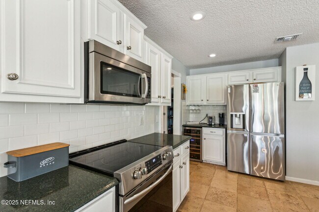 Building Photo - 2537 Emperor Dr