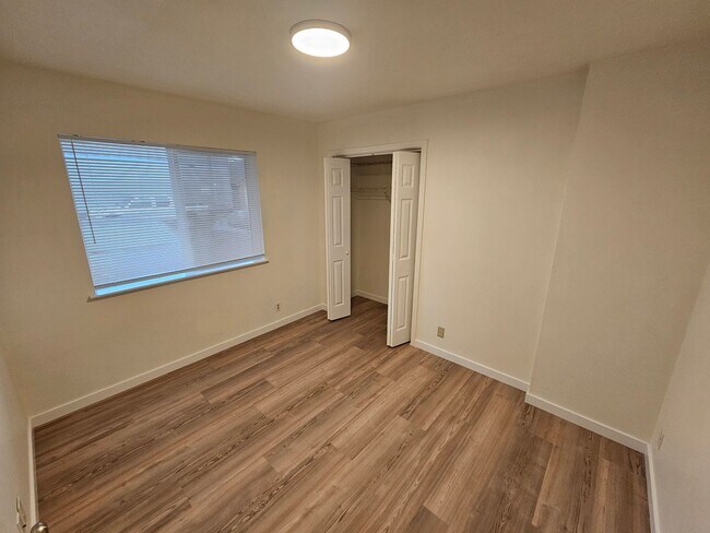 Building Photo - 1580fe