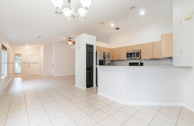 Building Photo - 1211 Golden Cane Dr