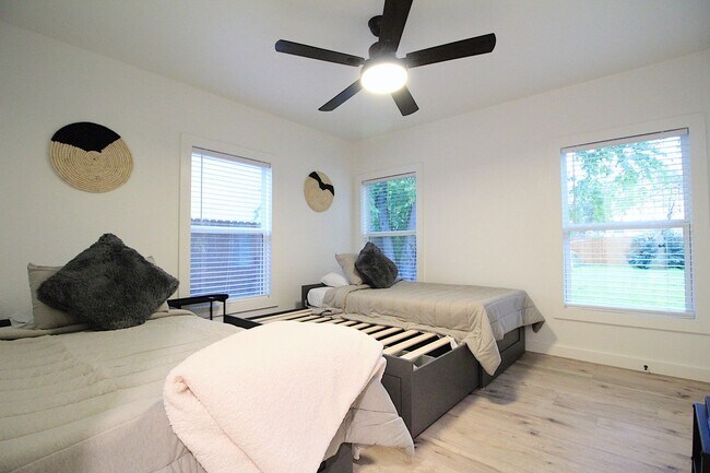 Building Photo - Ryan Place- Short to Mid-Term Rental Fully...