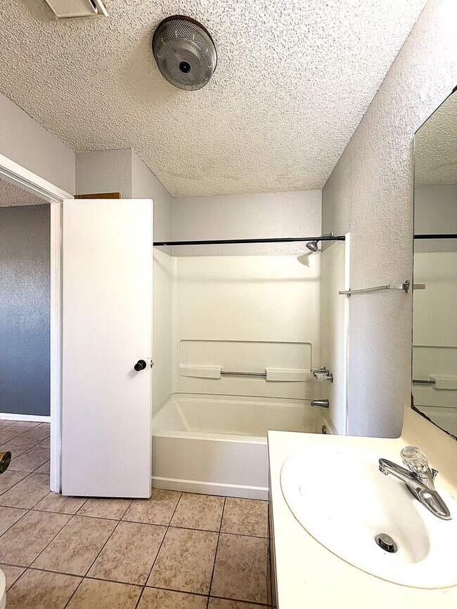 Building Photo - 306 North Dr